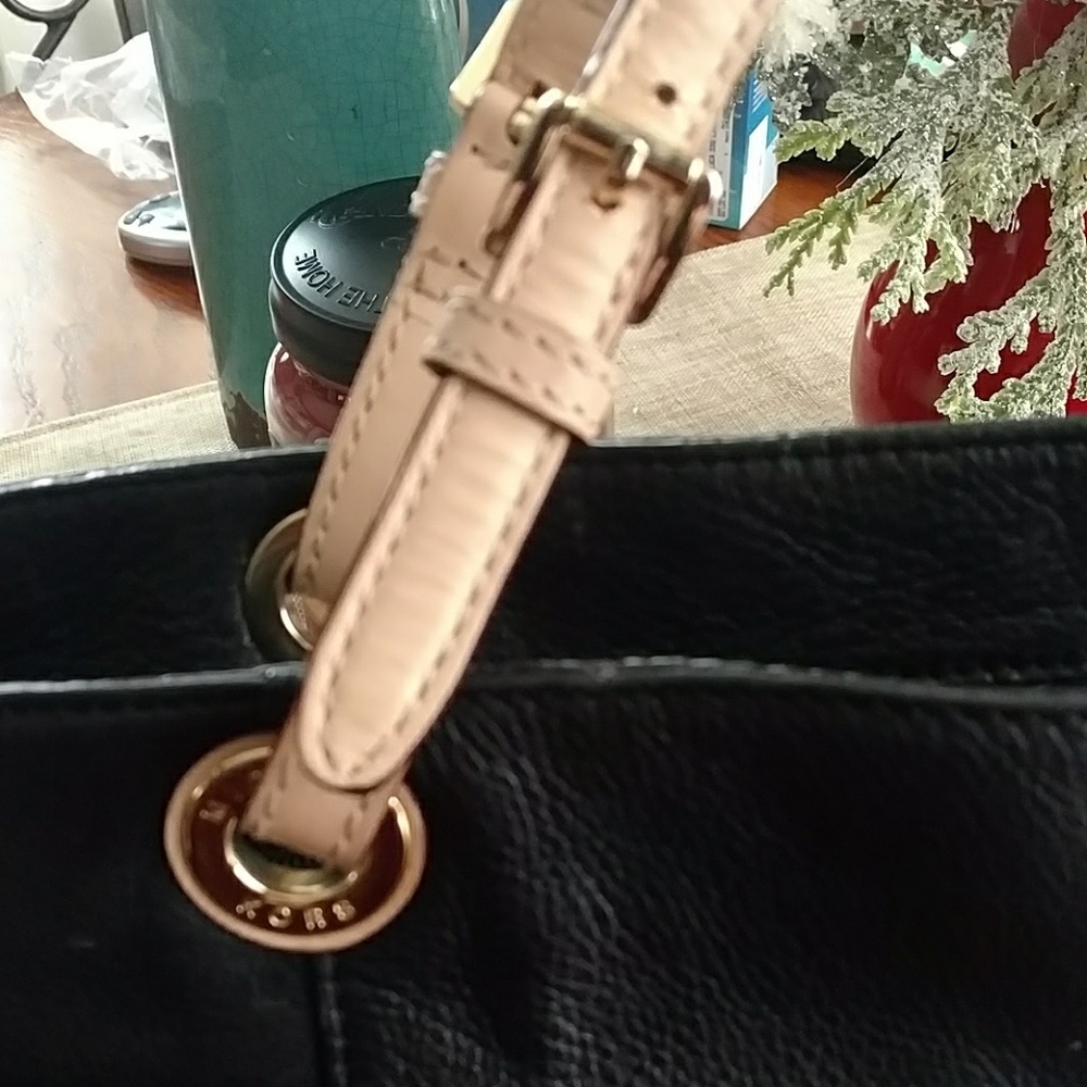 Michael Kors black leather purse - Picture 6 of 7